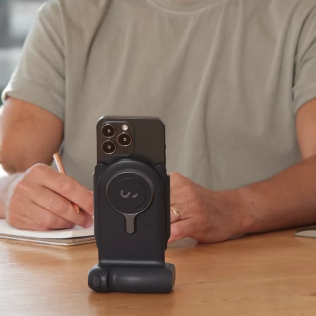 ProGrip スマホカメラの可能性を広げる多機能グリップ&レンズ ProGrip スマホカメラの可能性を広げる多機能グリップ&レンズ