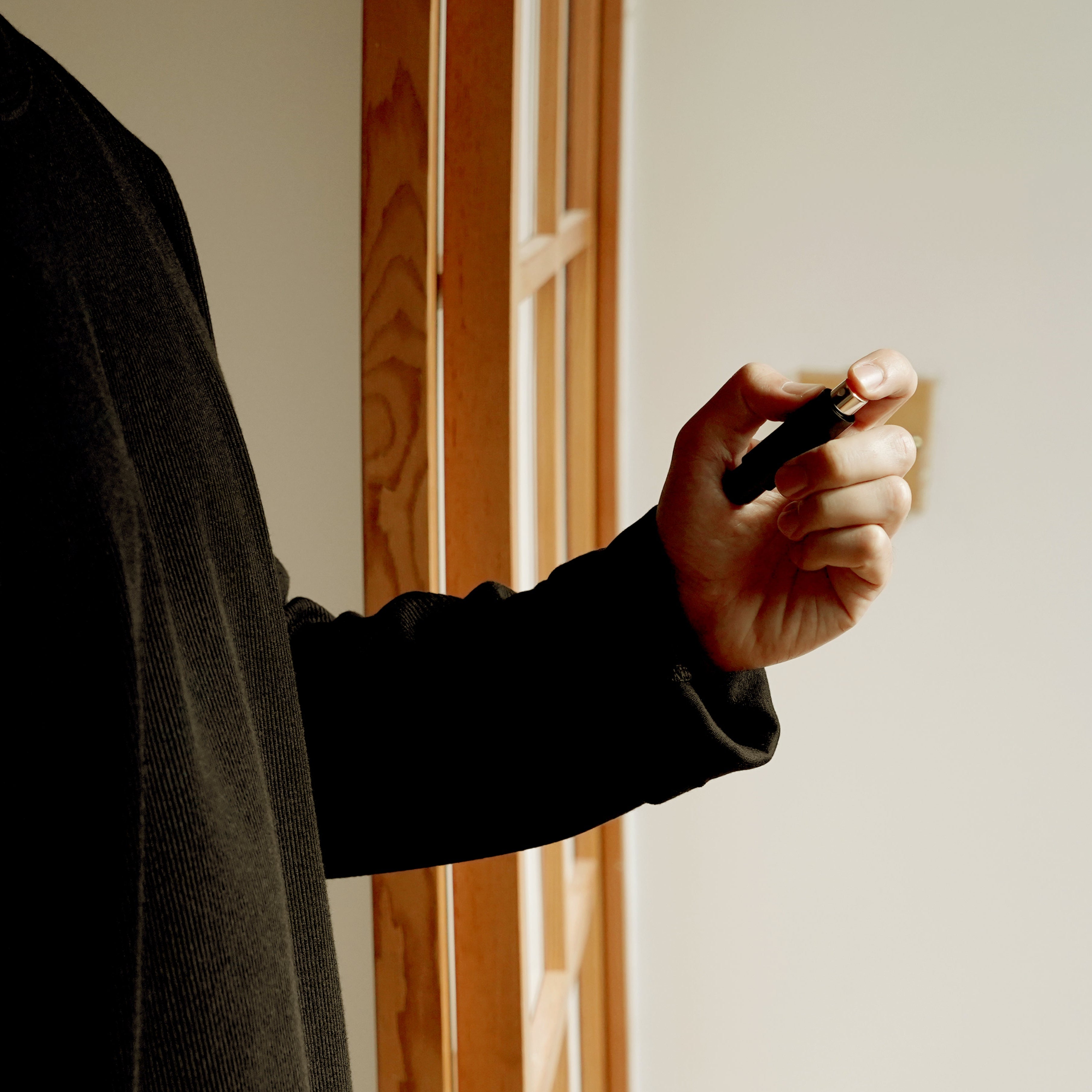 nanoSprayer｜ハイブランド香水の世界観を引き立てる、キャップレス