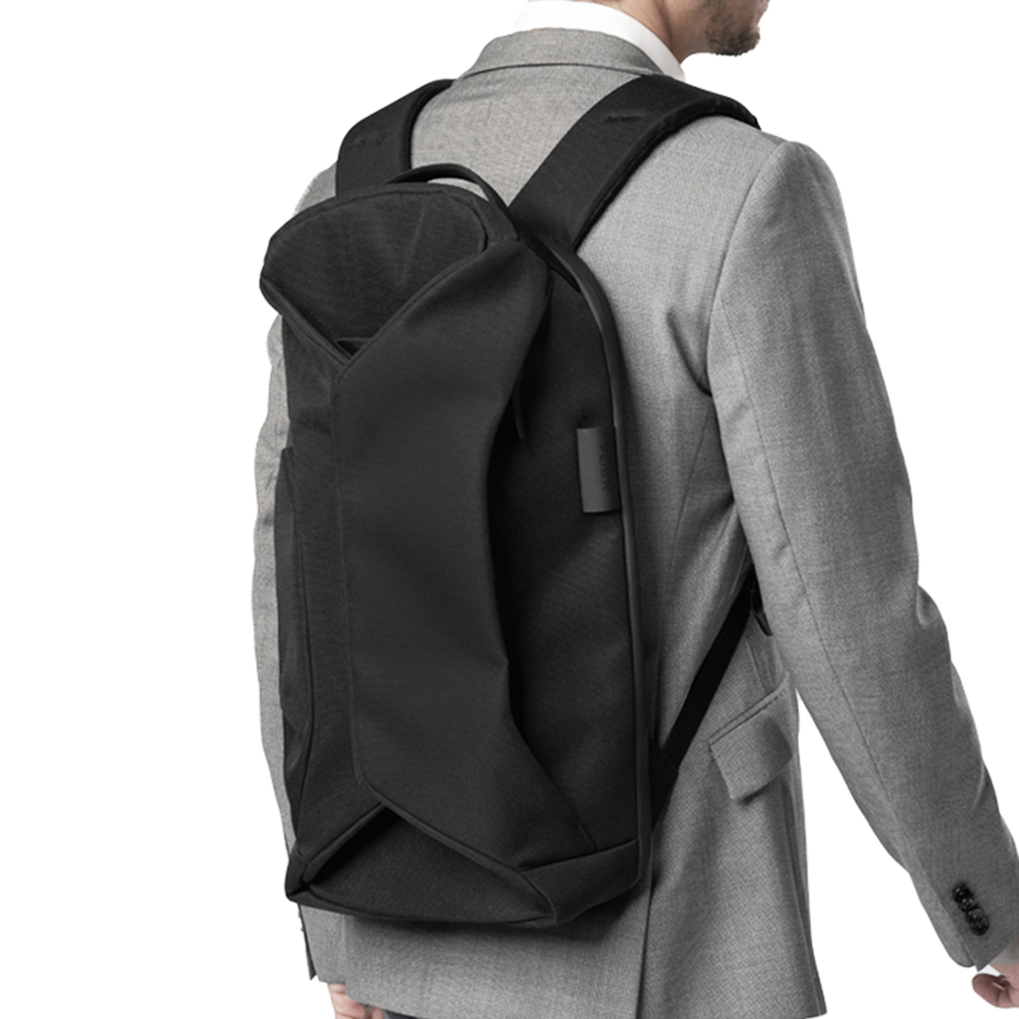 Orphosis 15Lから27Lの拡張モードに切替可能なリュックサック 活動報告] 折り紙から着想を得た、クールで遊び心のあるバック